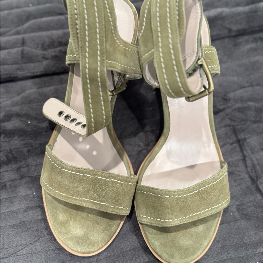 Hinge Olive Strap Sandals